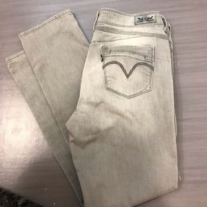 Levi Skinny all-cotton flaunts and flatters Jeans